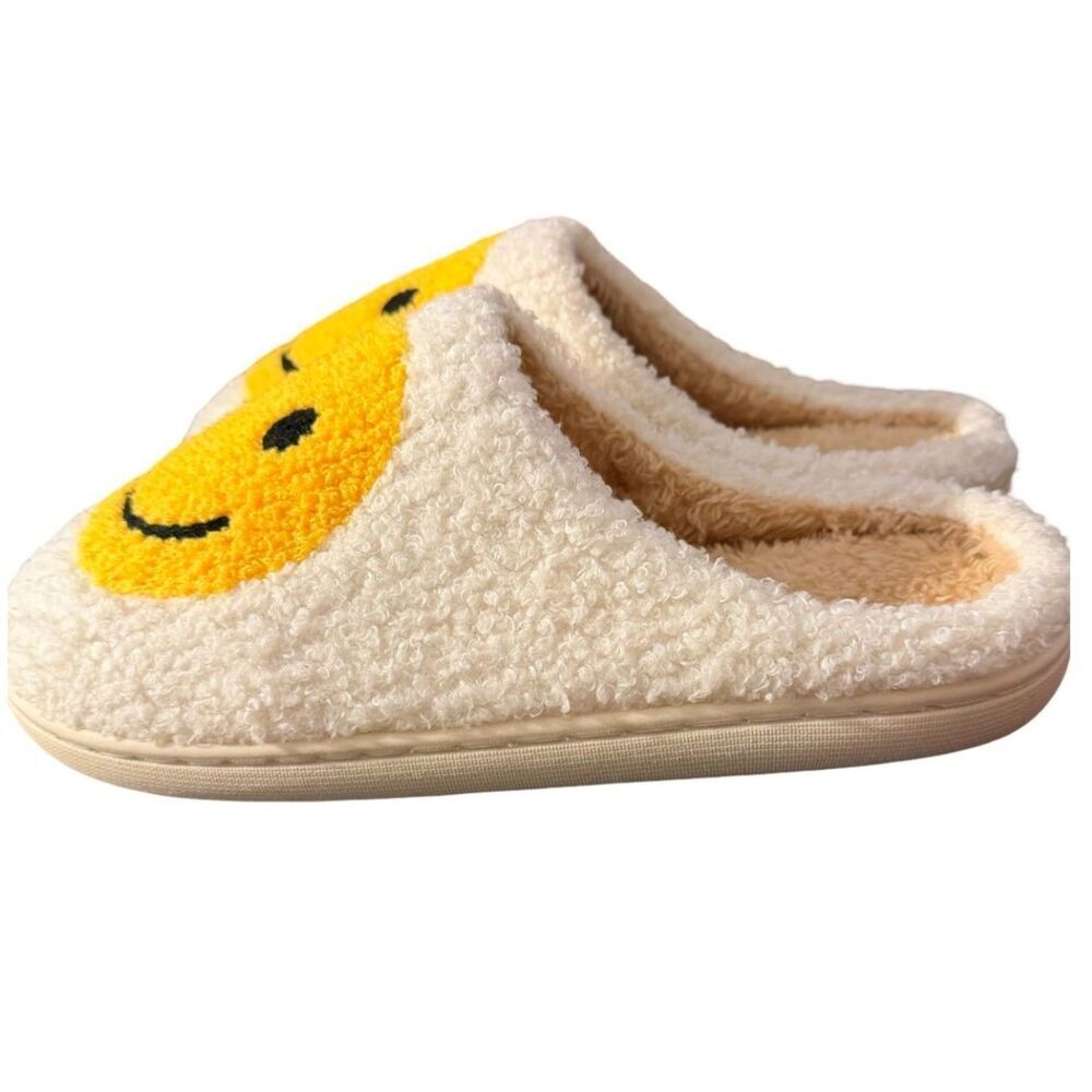 NWT Sugar & Spice Women's Happy Face Plush Slippers White/Yellow Size M (7-8) - Picture 6 of 7
